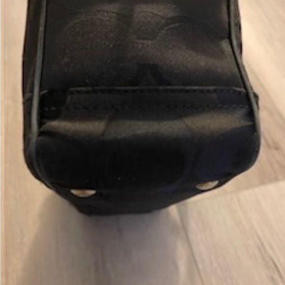 It’s a large signature C coach logo printed all over it - Picture 5 of 15